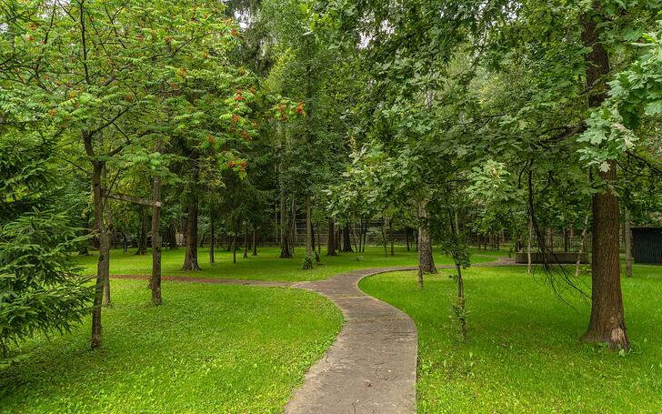 3-этажный коттедж 2 200 м² без отделки