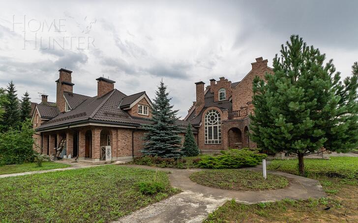 3-этажный коттедж 2 200 м² без отделки