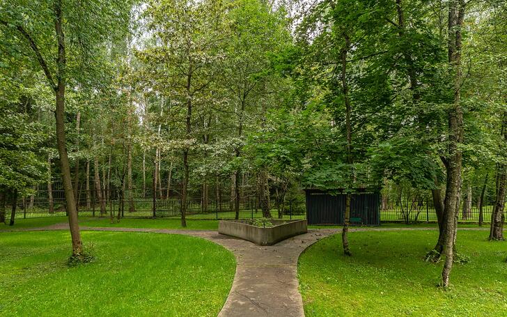 3-этажный коттедж 2 200 м² без отделки