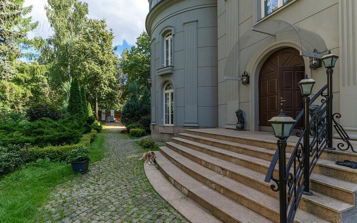 3-этажный коттедж 1 292 м² с отделкой