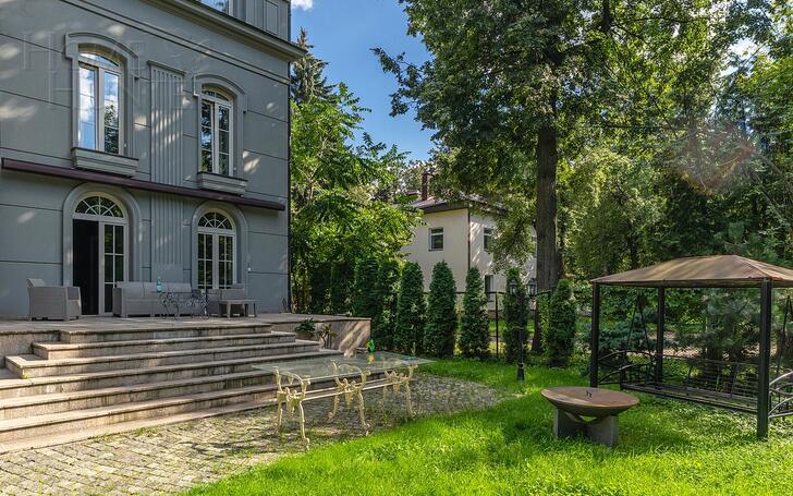3-этажный коттедж 1 292 м² с отделкой