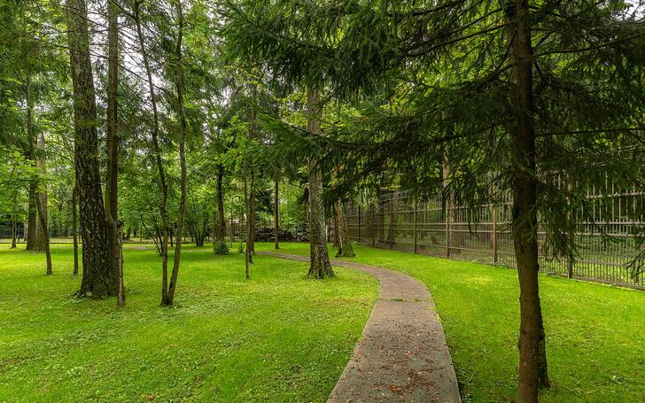 3-этажный коттедж 2 200 м² без отделки