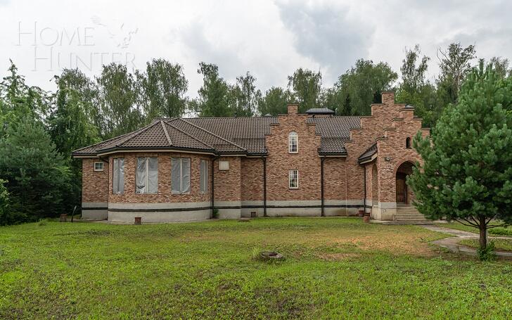 3-этажный коттедж 2 200 м² без отделки
