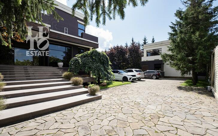 2-этажный коттедж 1 200 м² с отделкой