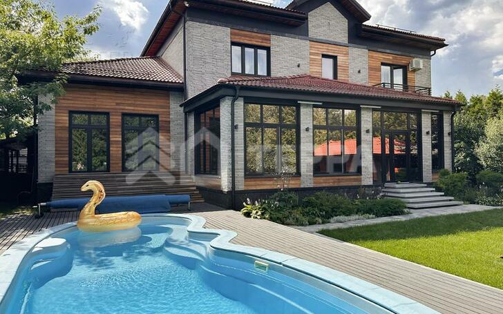 2-этажный коттедж 600 м² с отделкой