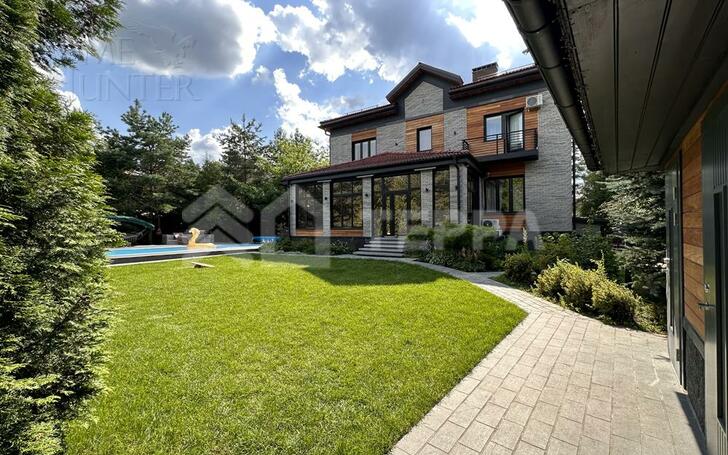 2-этажный коттедж 600 м² с отделкой
