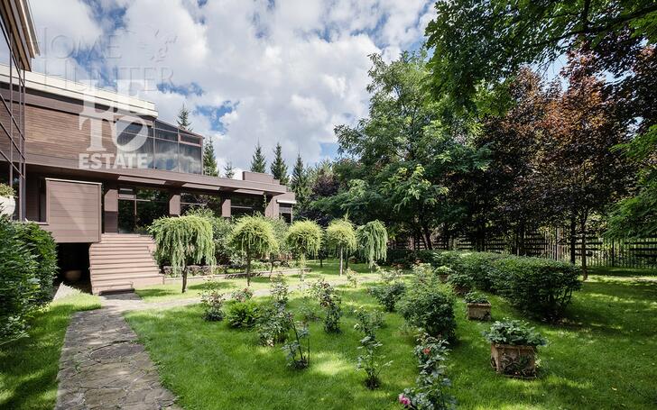 2-этажный коттедж 1 200 м² с отделкой