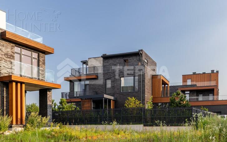 3-этажный коттедж 290 м² без отделки