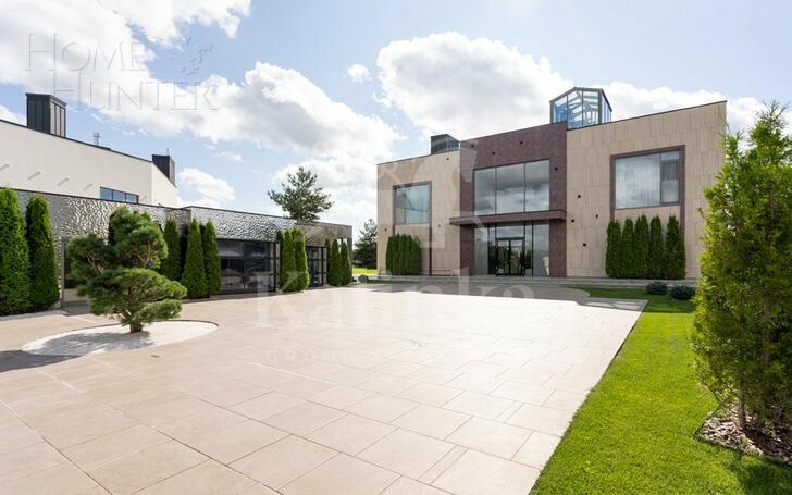 2-этажный коттедж 1 500 м² с отделкой