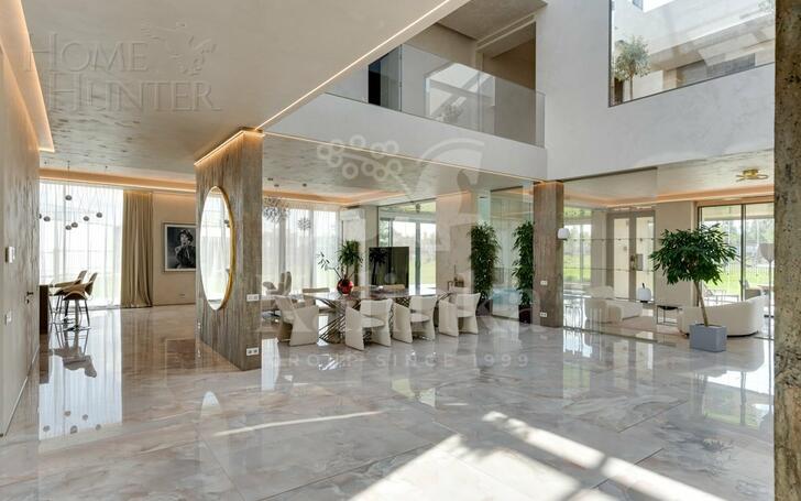 2-этажный коттедж 1 500 м² с отделкой