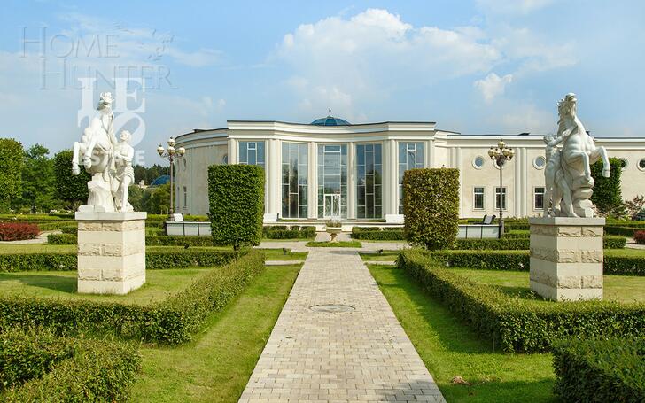 3-этажный коттедж 680 м² без отделки