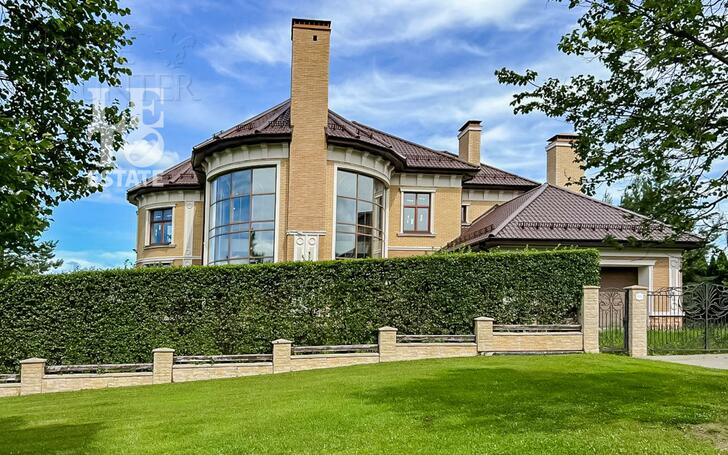3-этажный коттедж 680 м² без отделки
