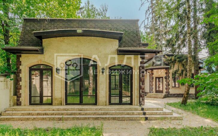 2-этажный коттедж 1 200 м² с отделкой