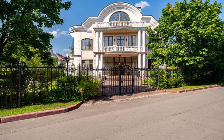 2-этажный коттедж 675 м² с отделкой