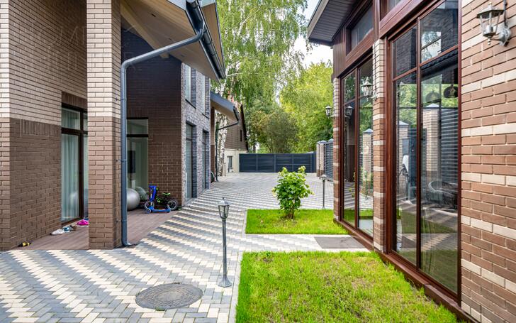 2-этажный коттедж 350 м² с отделкой