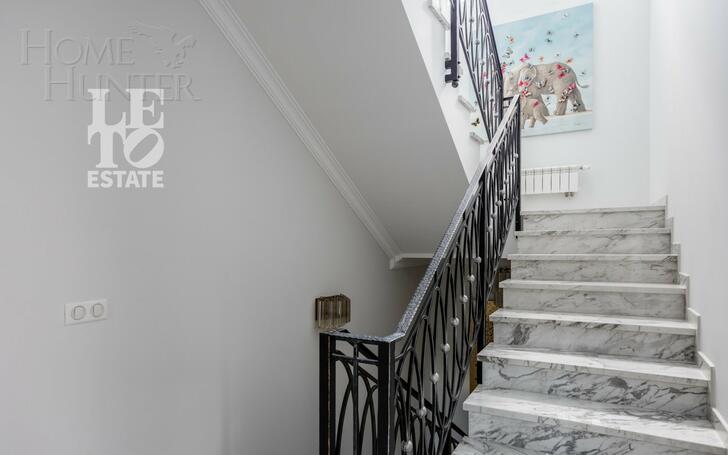 3-этажный коттедж 550 м² с отделкой