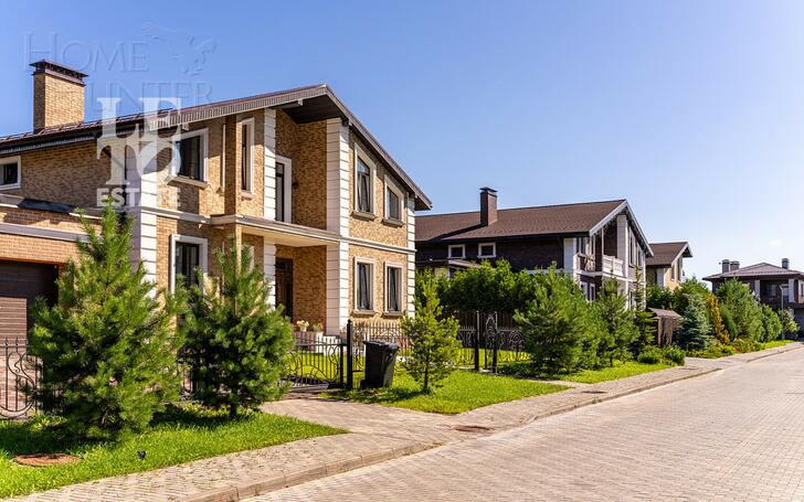 2-этажный коттедж 240 м² с отделкой