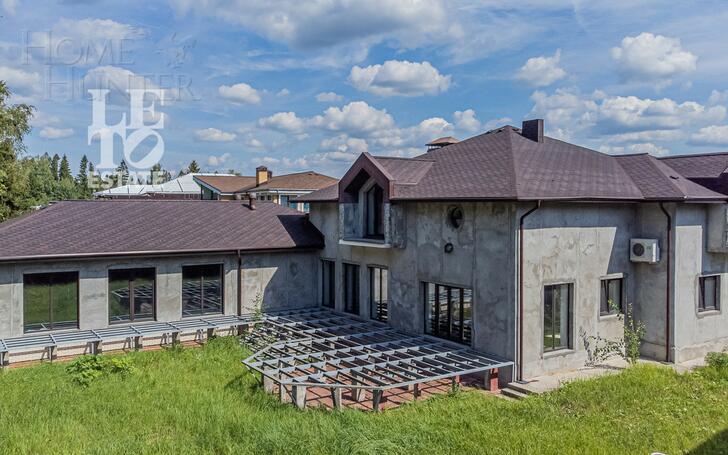 2-этажный коттедж 590 м² без отделки