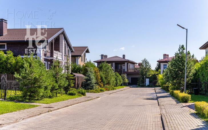 2-этажный коттедж 240 м² с отделкой