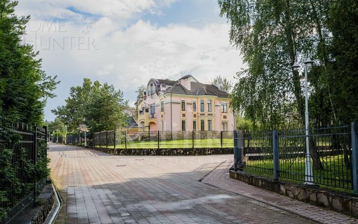 2-этажный коттедж 1 100 м² без отделки