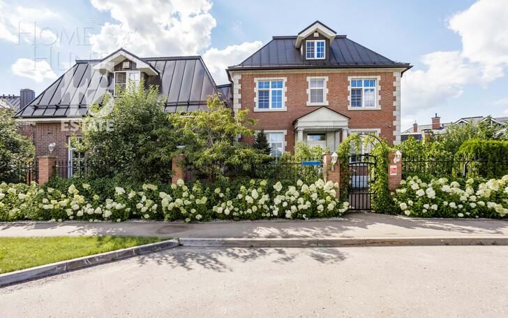 3-этажный коттедж 550 м² с отделкой
