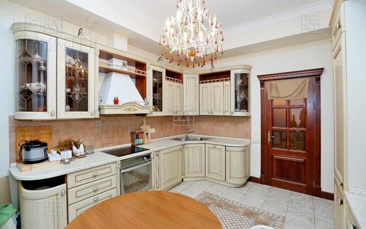4-КОМН. КВАРТИРА С ОТДЕЛКОЙ 241 М² НА 2 ЭТАЖЕ