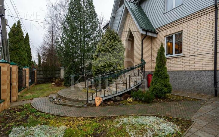 3-этажный коттедж 500 м² с отделкой
