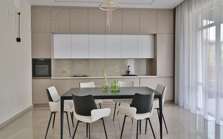 2-этажный коттедж 240 м² с отделкой