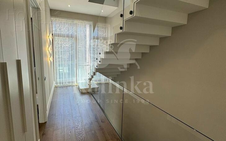 3-этажный таунхаус 240 м² с отделкой