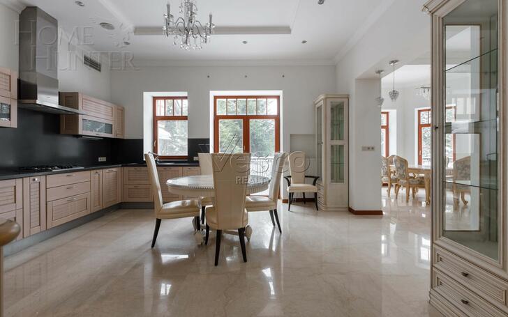 2-этажный коттедж 1 378 м² с отделкой