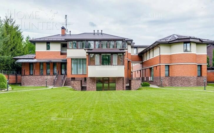 2-этажный коттедж 720 м² с отделкой