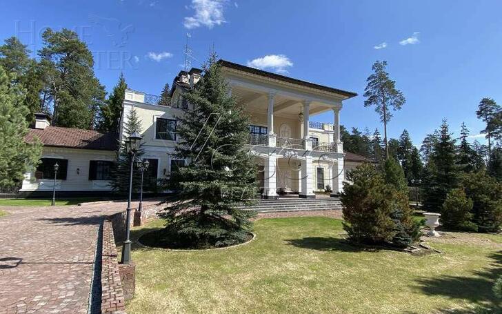 3-этажный коттедж 2 000 м² с отделкой