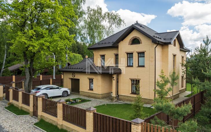 2-этажный коттедж 272 м² с отделкой