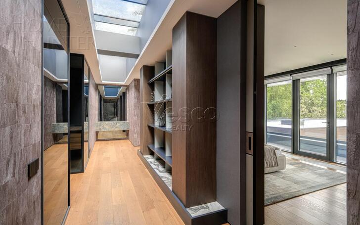 3-этажный коттедж 2 150 м² с отделкой