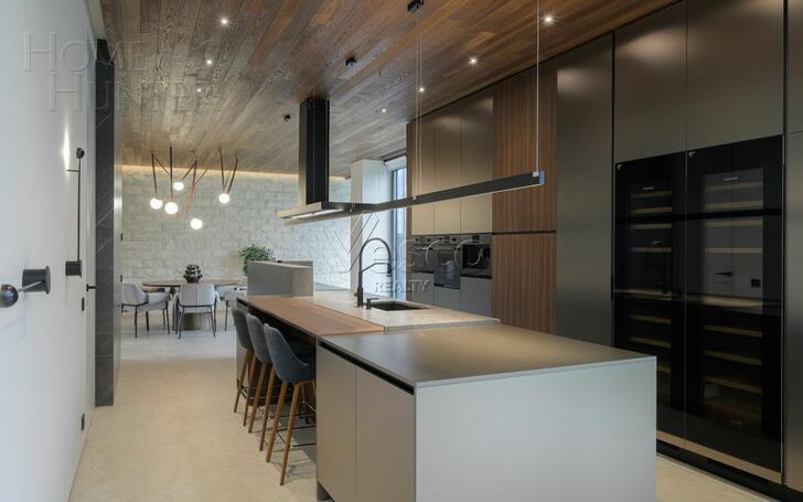 3-этажный коттедж 2 150 м² с отделкой