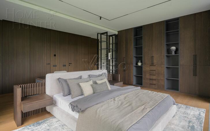 3-этажный коттедж 2 150 м² с отделкой