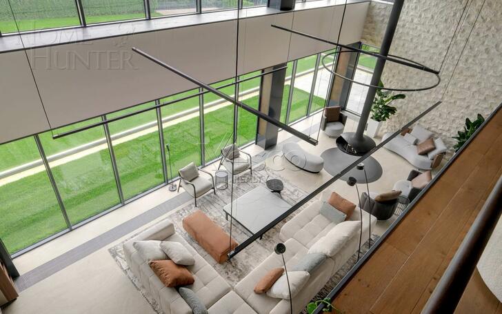 3-этажный коттедж 2 150 м² с отделкой