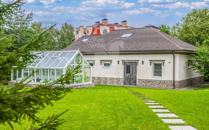 2-этажный коттедж 935 м² с отделкой