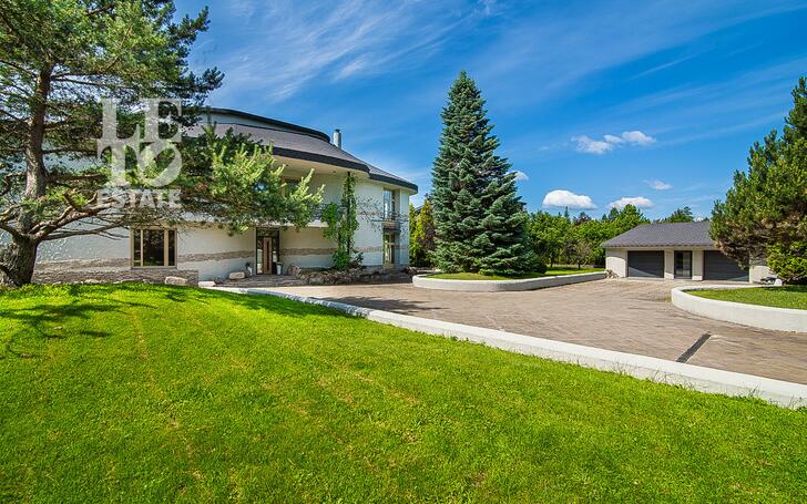 3-этажный коттедж 1 241 м² с отделкой