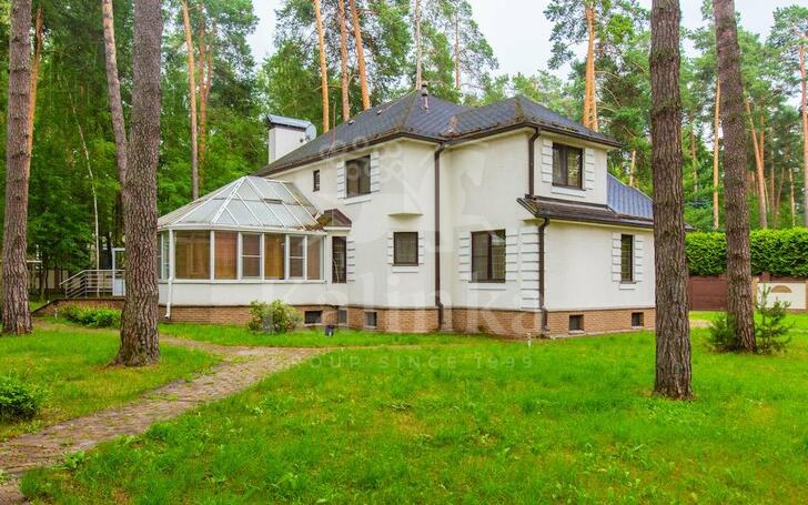 2-этажный коттедж 350 м² с отделкой