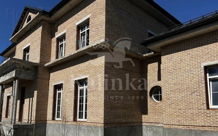 2-этажный коттедж 1 320 м² без отделки