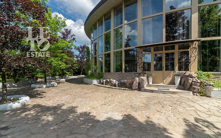 3-этажный коттедж 1 241 м² с отделкой