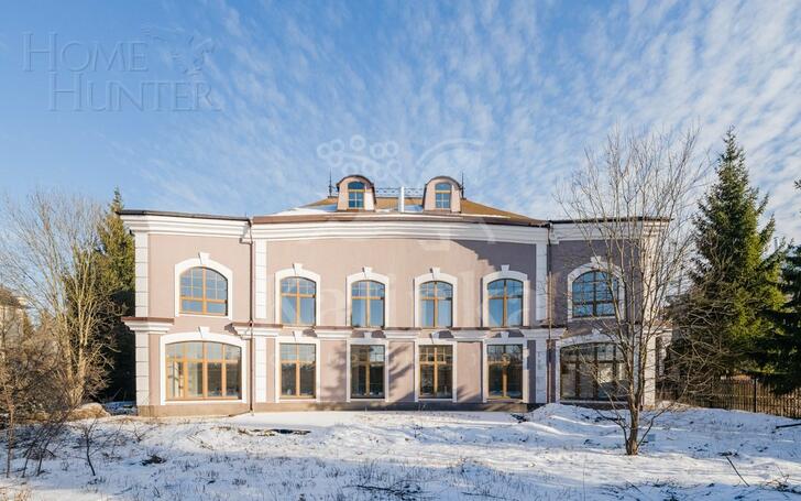 2-этажный коттедж 1 000 м² с отделкой
