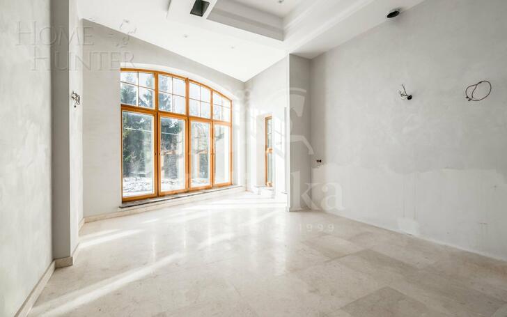 2-этажный коттедж 1 000 м² с отделкой