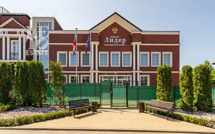 2-этажный коттедж 320 м² с отделкой