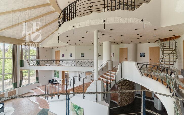 3-этажный коттедж 1 241 м² с отделкой