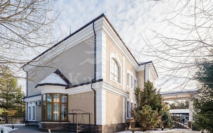 2-этажный коттедж 1 000 м² с отделкой