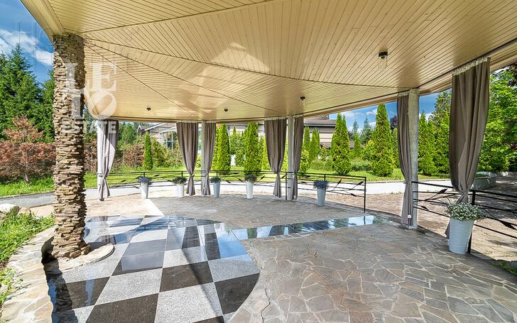 3-этажный коттедж 1 241 м² с отделкой