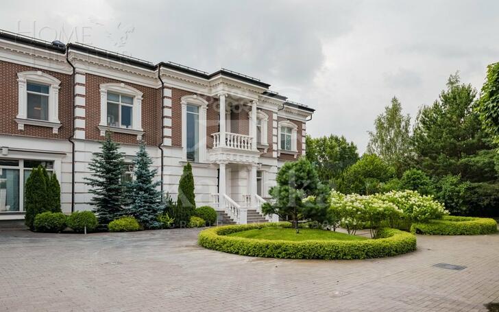 2-этажный коттедж 1 258 м² с отделкой