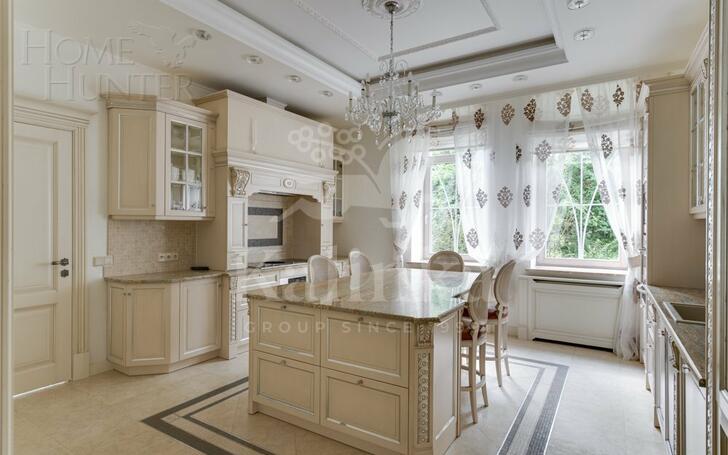 2-этажный коттедж 600 м² с отделкой